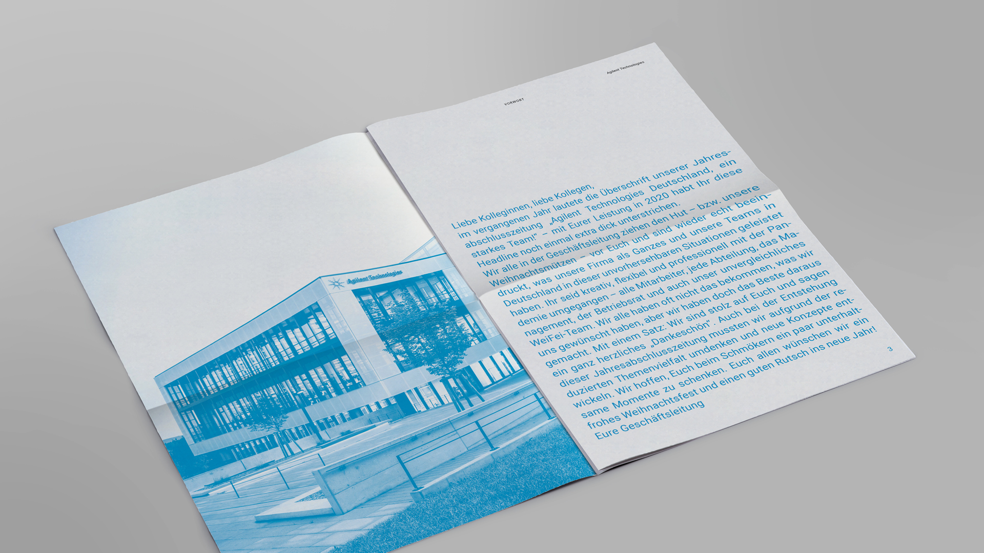 VISUELL Kommunikationsdesign: Editorial Design für die Mitarbeiterzeitung von Agilent Technologies VISUELL Kommunikationsdesign: Editorial Design Mitarbeiterzeitung: Innenseite der Zeitung mit blauer Schrift - Vorwort der Geschäftsleitung