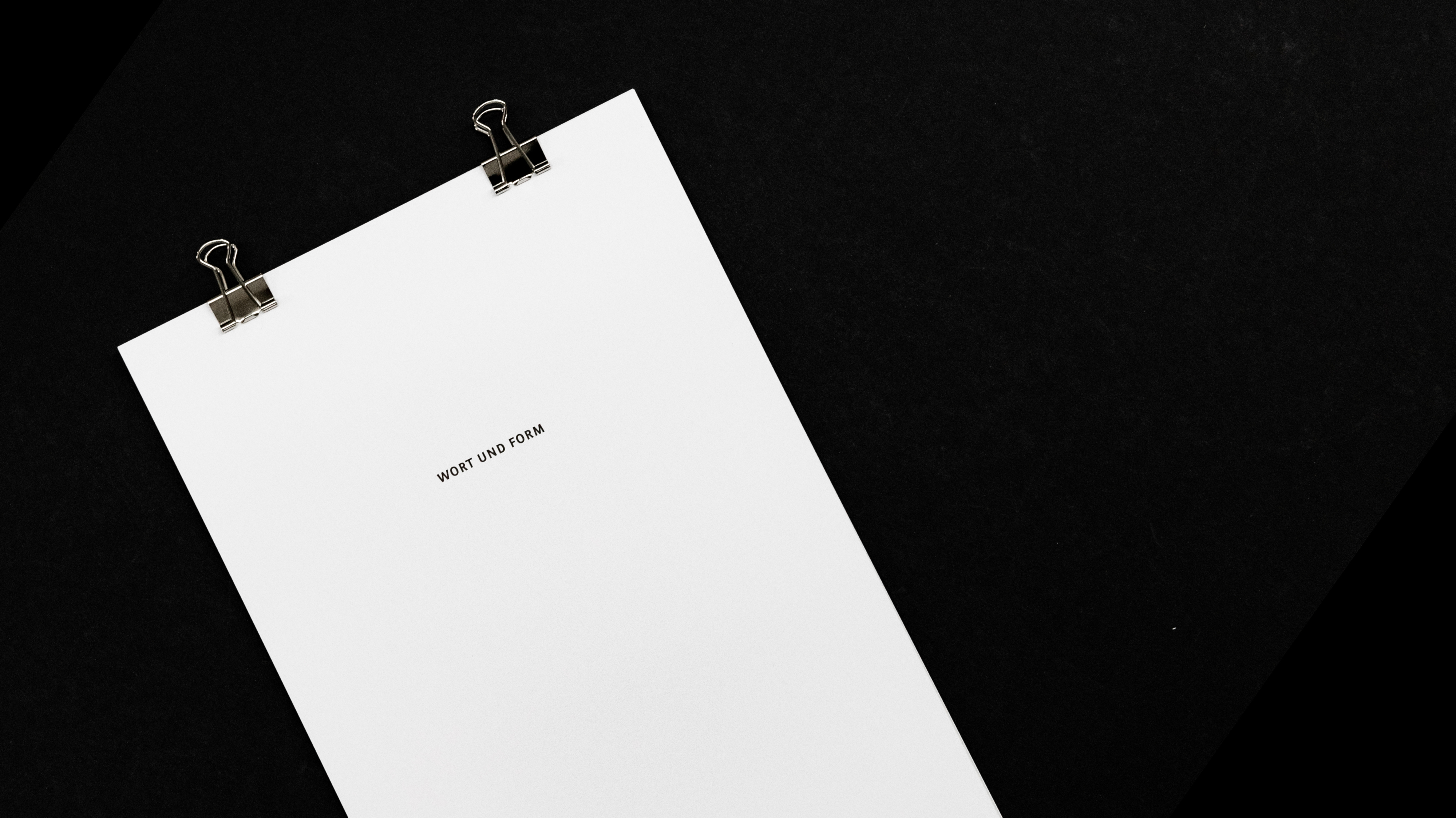 VISUELL Blogbeitrag: Wort und Form VISUELL Blogbeitrag: VISUELL-Kalender 2021: Weiße Coverseite mit Aufschrift Wort und Form