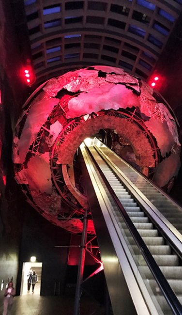 VISUELL Blogbeitrag: Auf Weiterbildung in London VISUELL Blogbeitrag: Weiterbildung London: Eine Rolltreppe in der London Design Biennale 2018