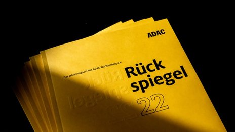 VISUELL Kommunikationsdesign: Vorderseite des Geschäftsberichtes Rückspiegel 2022