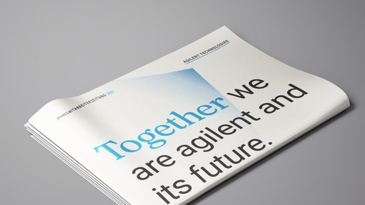 VISUELL Kommunikationsdesign: Editorial Design Mitarbeiterzeitung: Vorderseite der Zeitung mit blauen Details - Aufschrift: Together we are agilent and its future