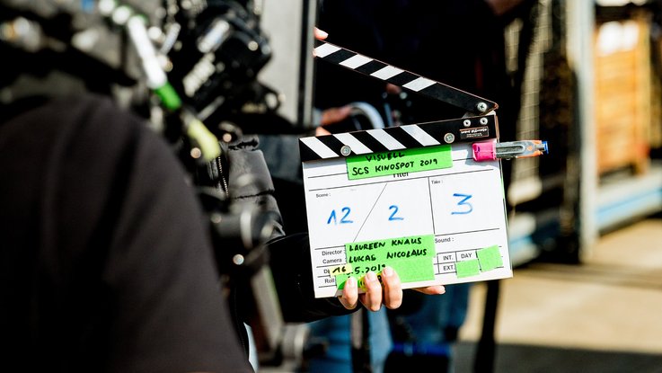 VISUELL Kommunikationsdesign: Kino-Werbespot für STAHL CraneSystems: Eine Filmklappe wird geschlagen