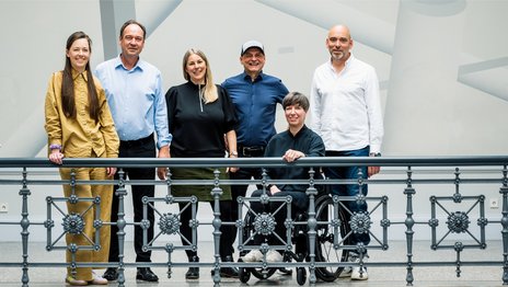 VISUELL Blogbeitrag: Jurymember Focus Open: Jury des Focus Open 2025 mit Laureen Seider und weiteren Jurymitgliedern auf einer Galerie im Haus der Wirtschaft Stuttgart