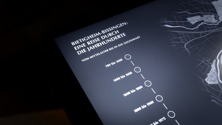 VISUELL Scenography: Permanent exhibition at Hornmoldhaus: Detail of the interactive media table entitled "Bietigheim-Bissingen: A Journey Through the Centuries" and chronological timeline from the Middle Ages to the present day.